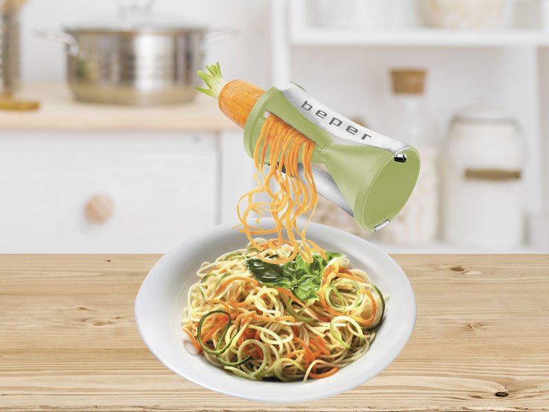 Spiral decorative vegetable peeler